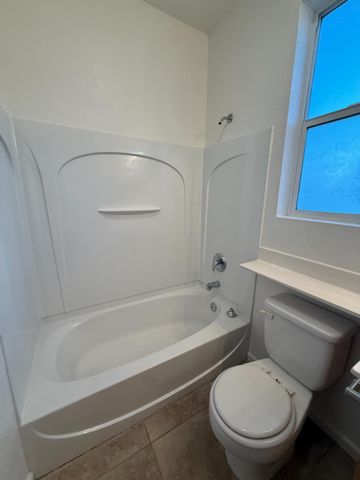 301 Unity Cir, Sacramento, CA 95833