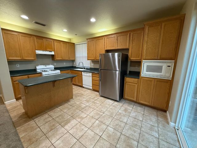 301 Unity Cir, Sacramento, CA 95833