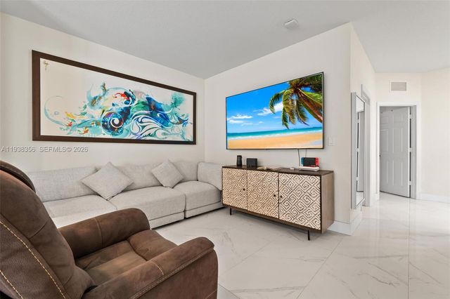 10513 W 32nd Ln, Hialeah, FL 33018