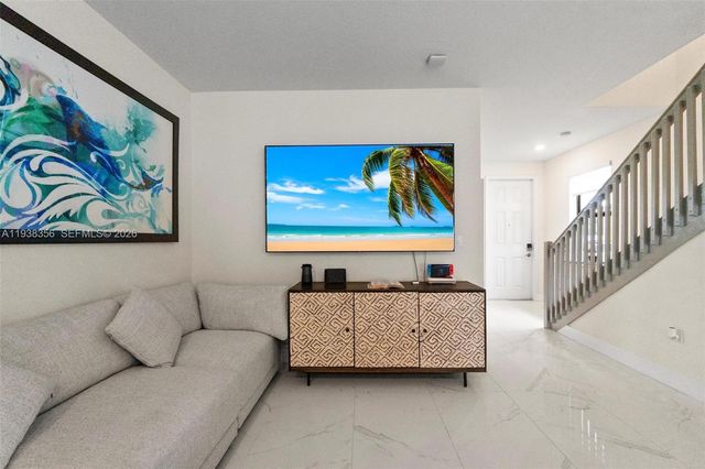 10513 W 32nd Ln, Hialeah, FL 33018