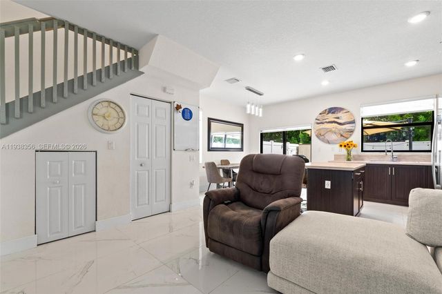 10513 W 32nd Ln, Hialeah, FL 33018