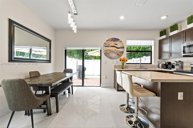 10513 W 32nd Ln, Hialeah, FL 33018