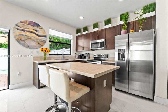 10513 W 32nd Ln, Hialeah, FL 33018