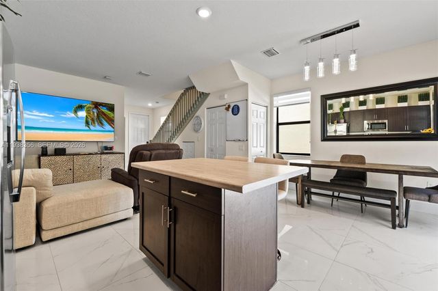 10513 W 32nd Ln, Hialeah, FL 33018