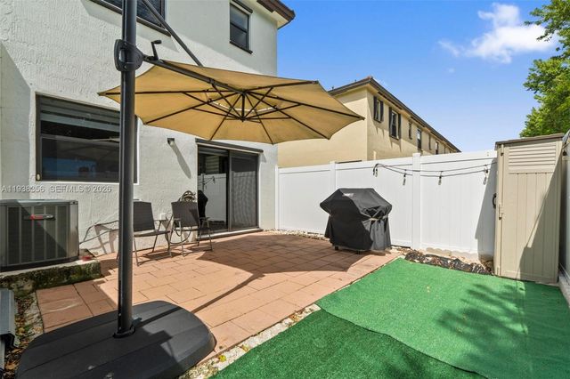 10513 W 32nd Ln, Hialeah, FL 33018