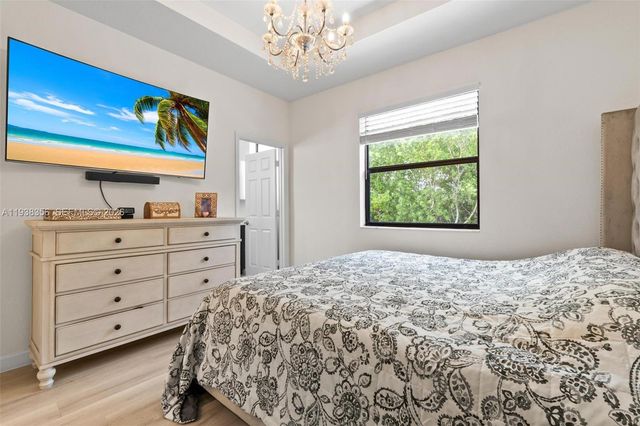 10513 W 32nd Ln, Hialeah, FL 33018