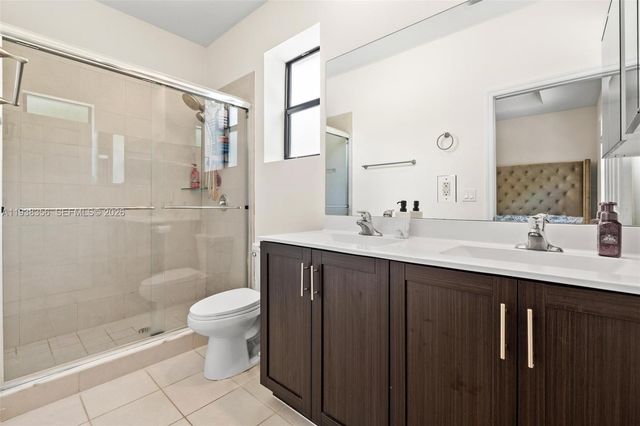 10513 W 32nd Ln, Hialeah, FL 33018