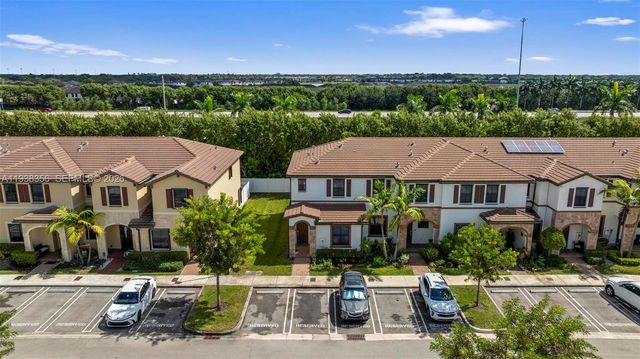 10513 W 32nd Ln, Hialeah, FL 33018