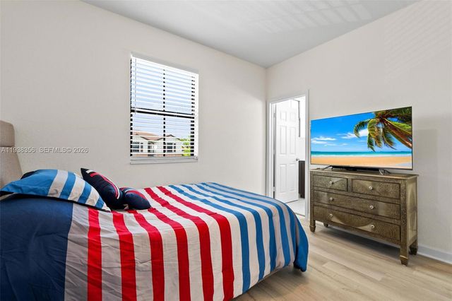 10513 W 32nd Ln, Hialeah, FL 33018