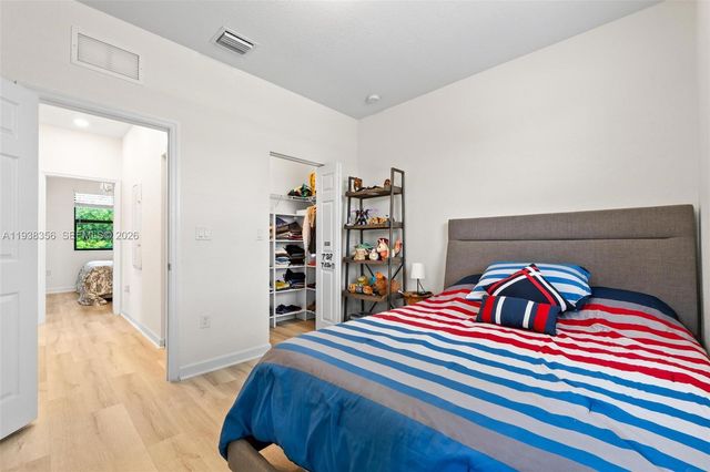 10513 W 32nd Ln, Hialeah, FL 33018