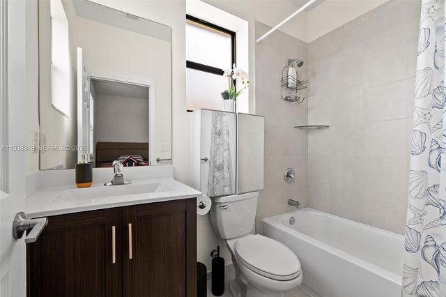 10513 W 32nd Ln, Hialeah, FL 33018