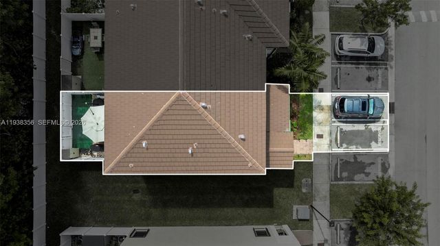 10513 W 32nd Ln, Hialeah, FL 33018