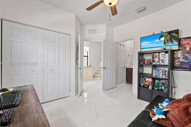 10513 W 32nd Ln, Hialeah, FL 33018