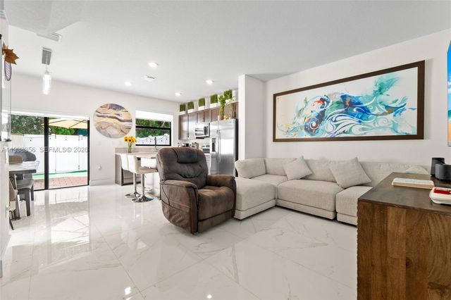 10513 W 32nd Ln, Hialeah, FL 33018