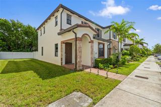 10513 W 32nd Ln, Hialeah, FL 33018