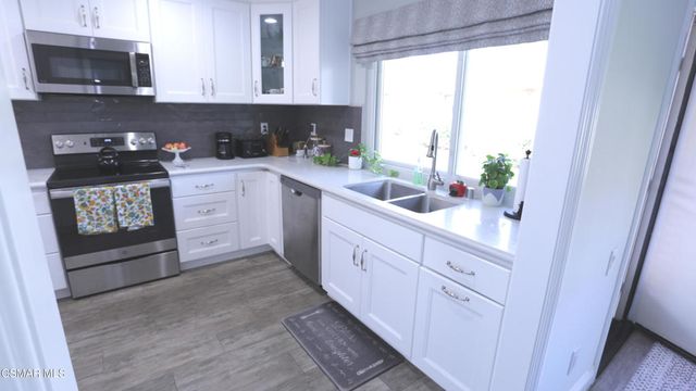 35205 Village 35, Camarillo, CA 93012