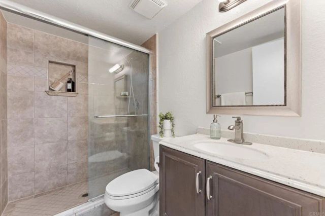 939 Chablis Lane, Vista, CA 92083