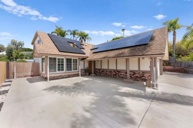 939 Chablis Lane, Vista, CA 92083