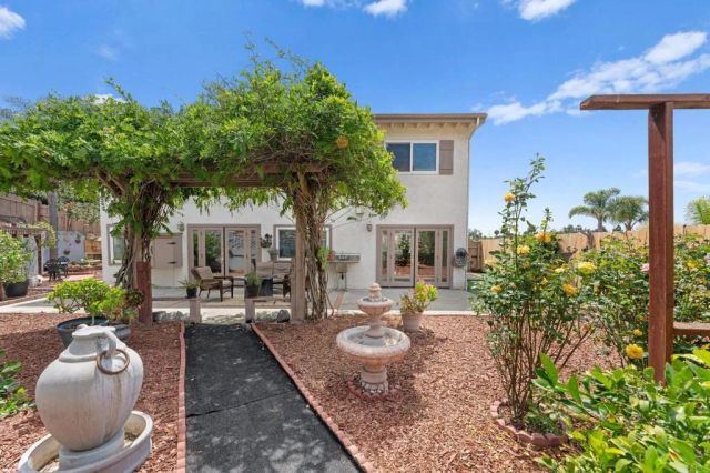 939 Chablis Lane, Vista, CA 92083