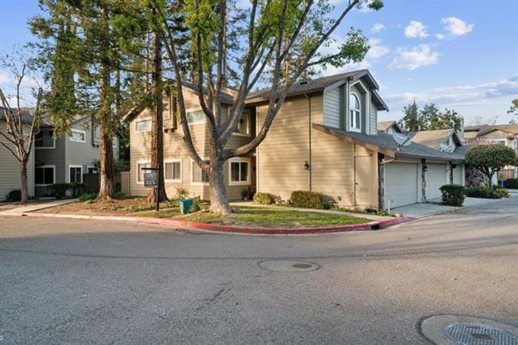 Image 2 of property listing at 25 Deer Run Circle, San Jose, CA 95136
