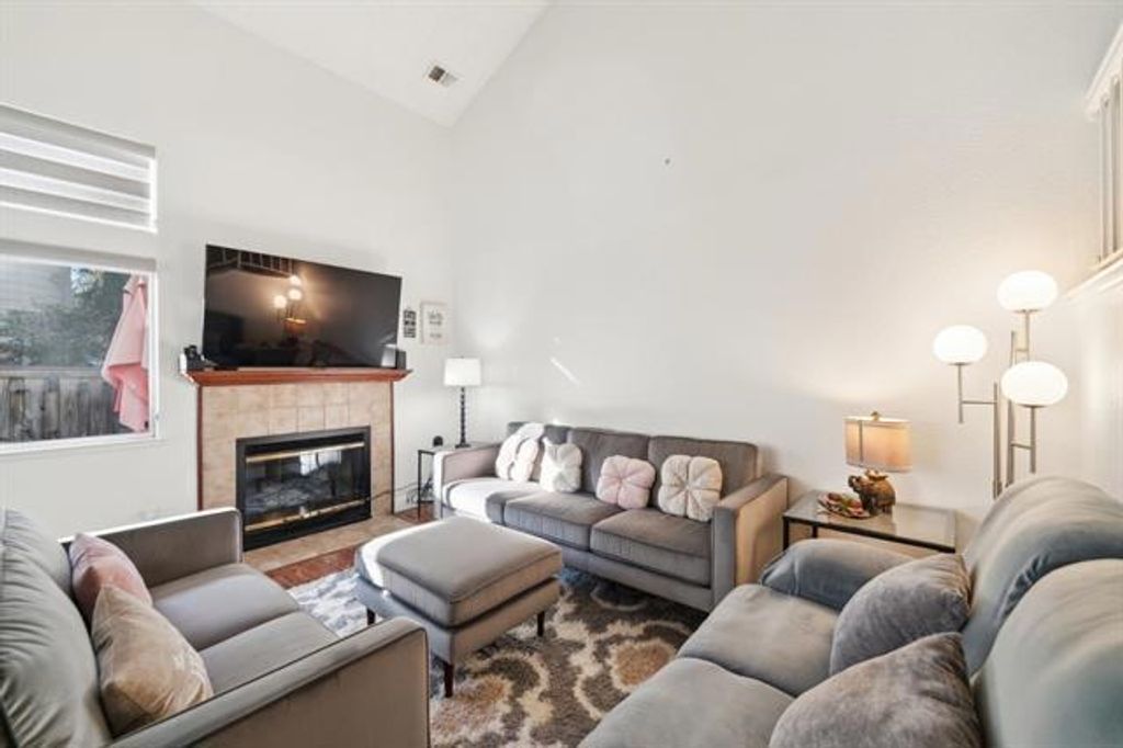 Image 4 of property listing at 25 Deer Run Circle, San Jose, CA 95136