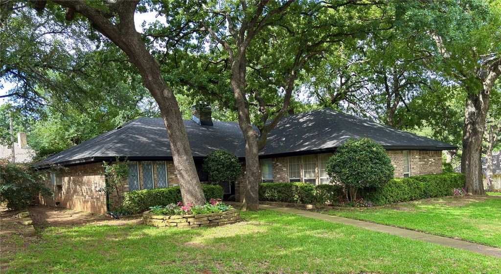 500 Sunlight Court, Arlington, TX 76006 — photo 2