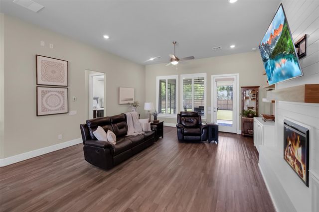 144 Dandelion Way, Montgomery, TX 77316