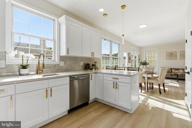 26 SHAWNEE TRL, Burlington, NJ 08016
