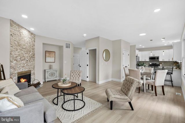 26 SHAWNEE TRL, Burlington, NJ 08016