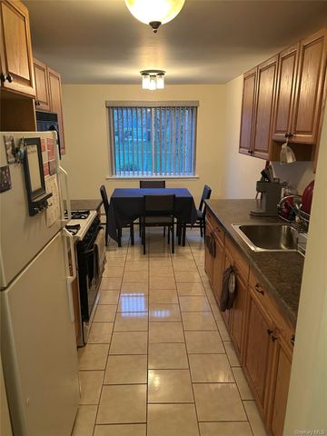 96 Jervis Avenue 96, Farmingdale, NY 11735