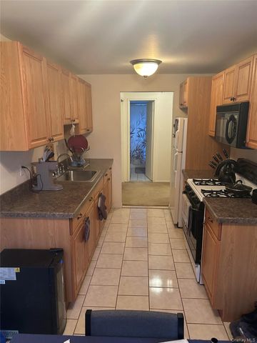 96 Jervis Avenue 96, Farmingdale, NY 11735