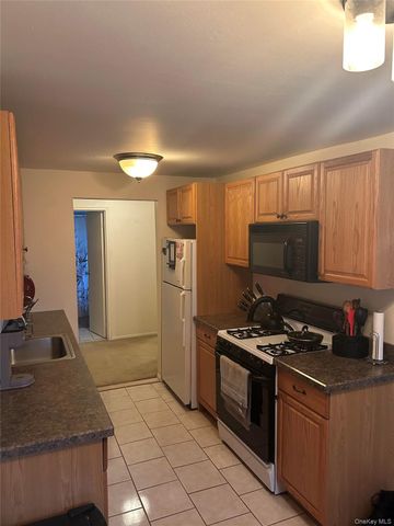 96 Jervis Avenue 96, Farmingdale, NY 11735