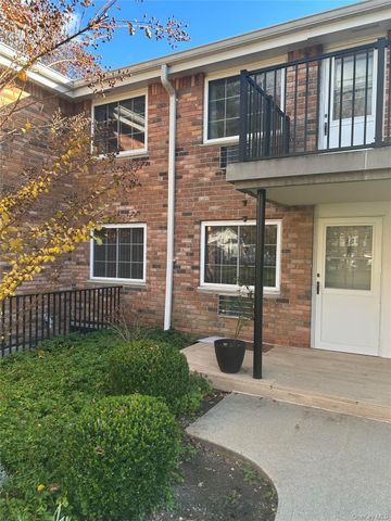 96 Jervis Avenue 96, Farmingdale, NY 11735