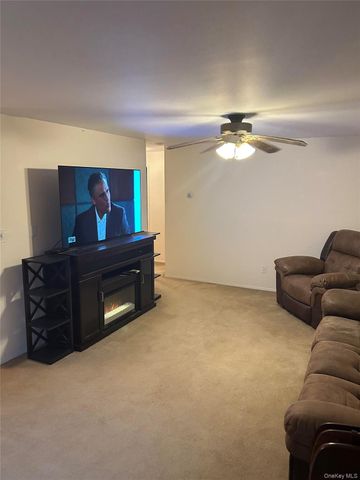 96 Jervis Avenue 96, Farmingdale, NY 11735