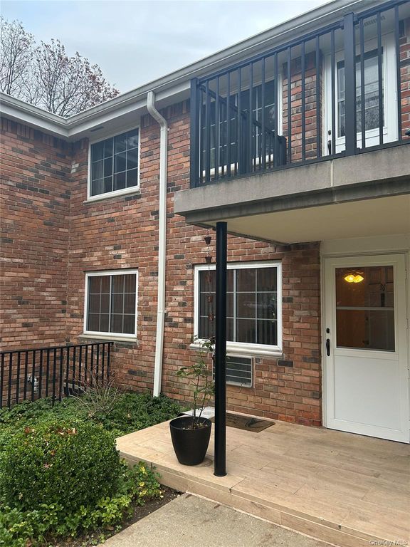 96 Jervis Avenue 96, Farmingdale, NY 11735