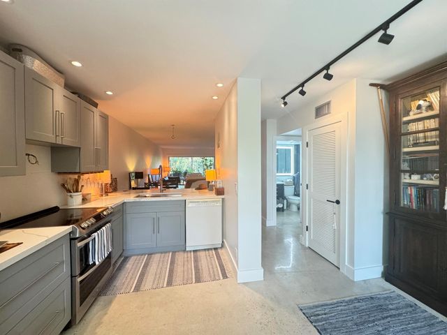 2320 SW 22nd Avenue 212, Delray Beach, FL 33445