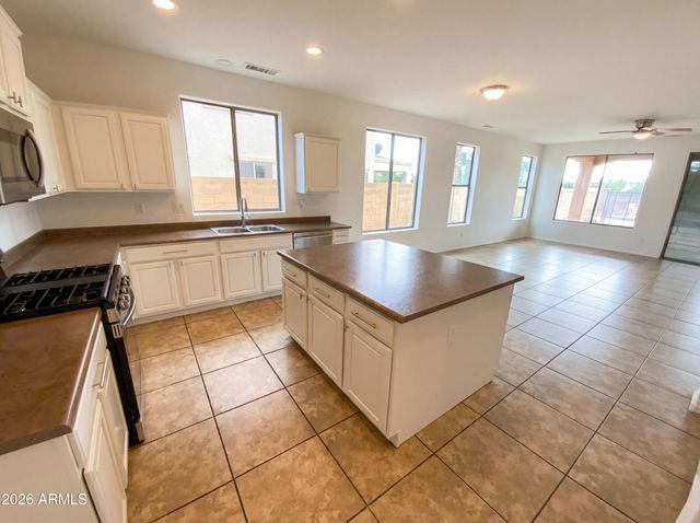 18133 W GOLDEN Lane, Waddell, AZ 85355