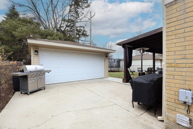 8132 Perrin Avenue, Westland, MI 48185