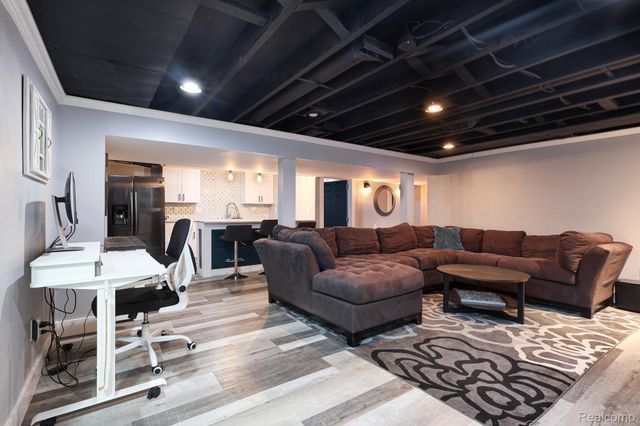 8132 Perrin Avenue, Westland, MI 48185