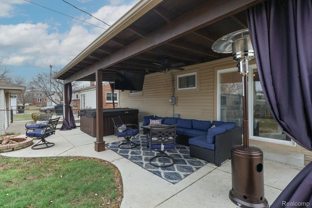 8132 Perrin Avenue, Westland, MI 48185