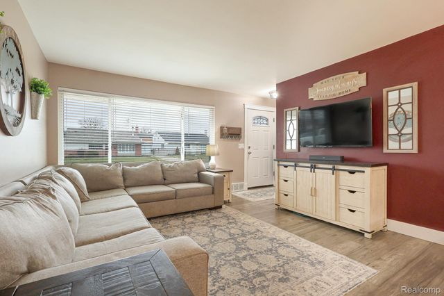 8132 Perrin Avenue, Westland, MI 48185