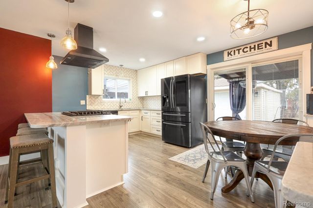 8132 Perrin Avenue, Westland, MI 48185