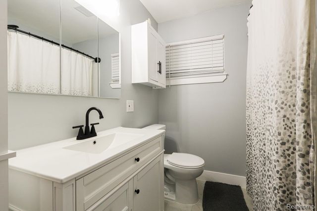 8132 Perrin Avenue, Westland, MI 48185