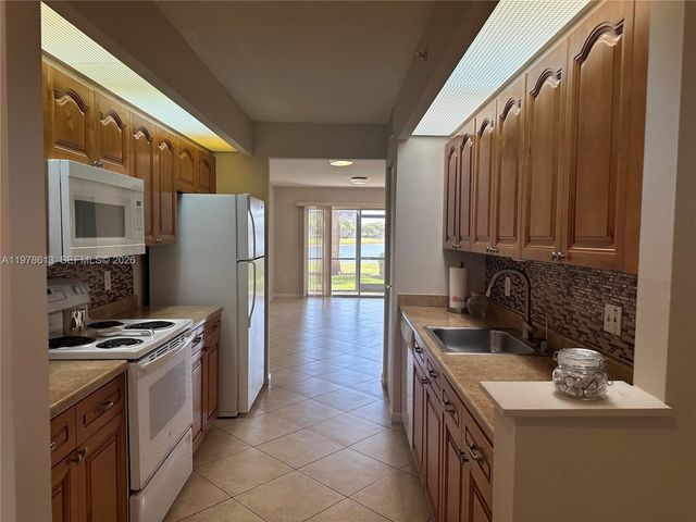 901 SW 141st Ave 109M, Pembroke Pines, FL 33027