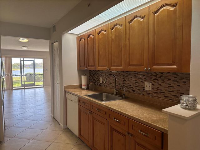 901 SW 141st Ave 109M, Pembroke Pines, FL 33027