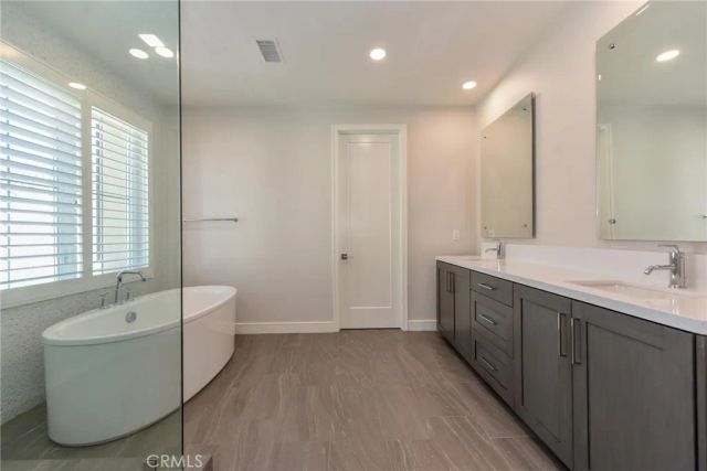 121 Linda Vista, Irvine, CA 92618