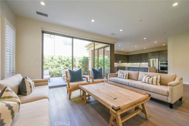 121 Linda Vista, Irvine, CA 92618