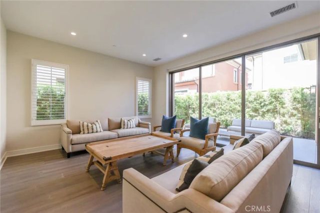 121 Linda Vista, Irvine, CA 92618