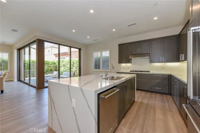 121 Linda Vista, Irvine, CA 92618