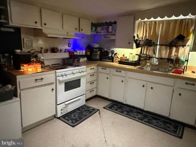 33-35 PADUCAH RD, Mount Holly, NJ 08060
